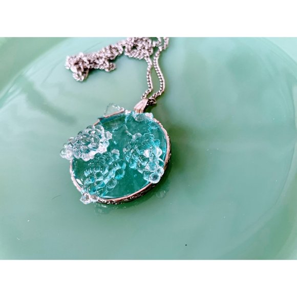 Vintage Blue Lucite Molded Grapes Pendant Necklace - Picture 5 of 10